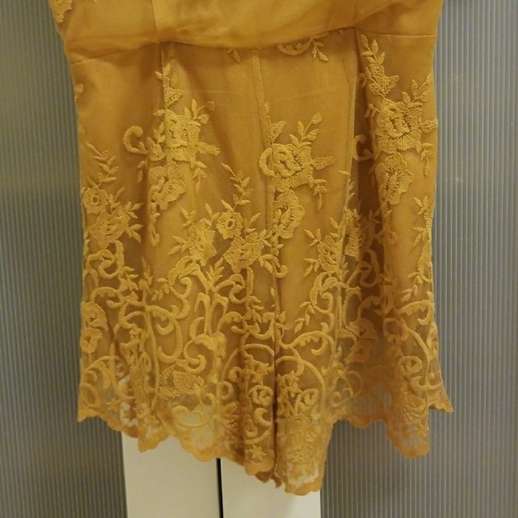 Dress - Picture 3 of 4